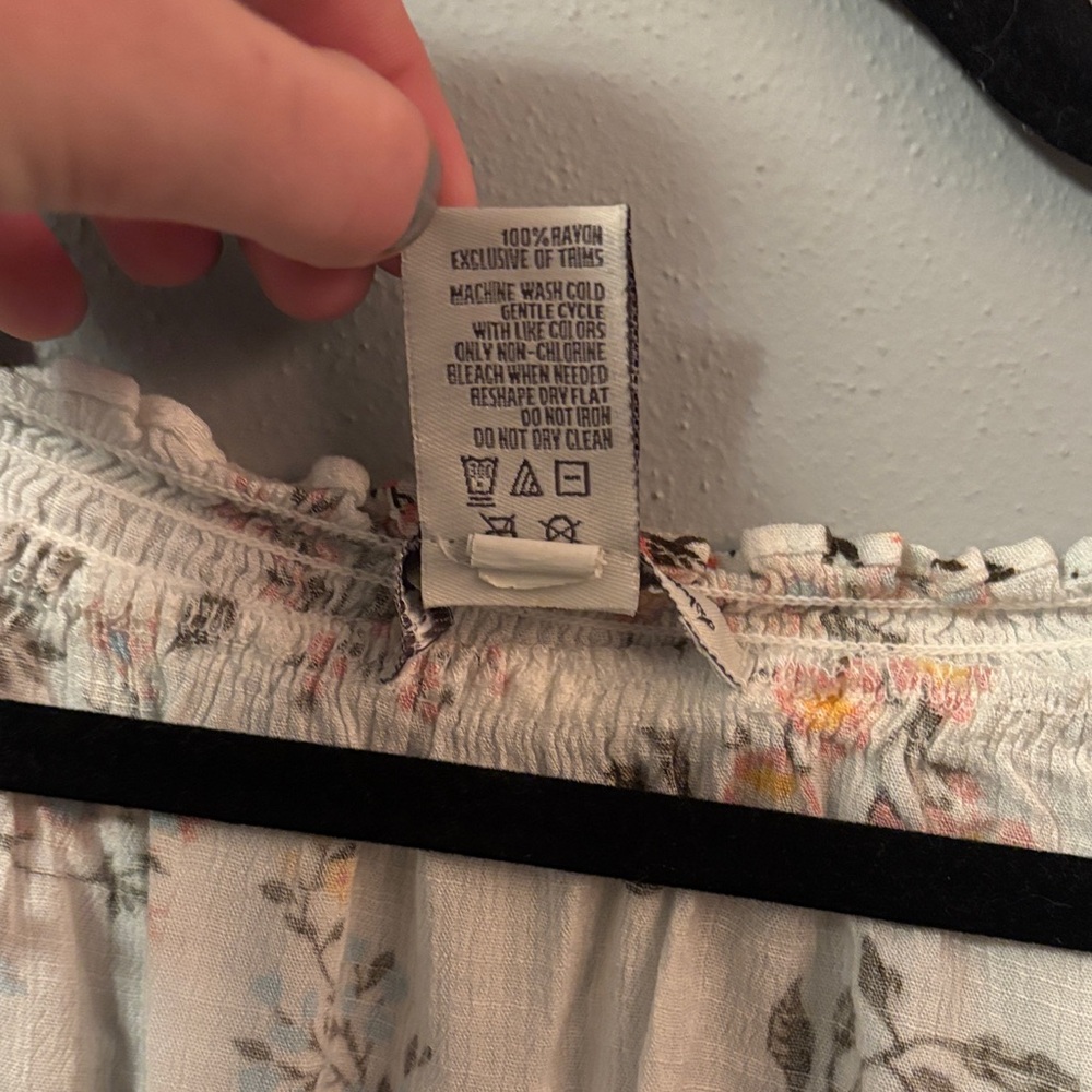 American Rag Cream Floral Blouse - Picture 3 of 4